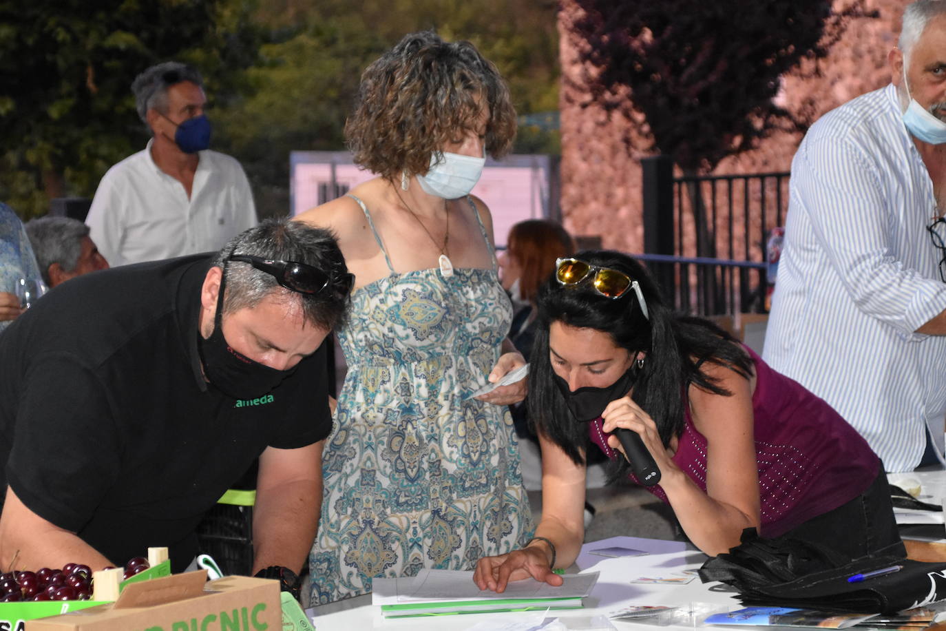 Fotos: AdeturOcón ofreció ayer en el frontón de Galilea su primera jornada gastronómica con gran afluencia de público