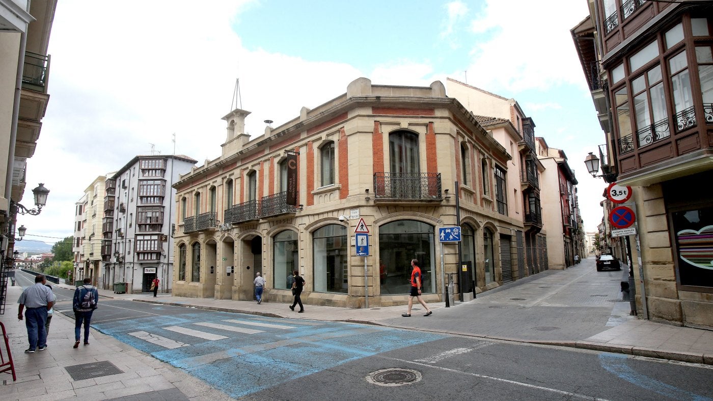 Orenes puso en marcha el Electra Rioja Gran Casino en 2005, después de que en 2002 resultase adjudicatario del polémico concurso convocado por el Gobierno regional. 
