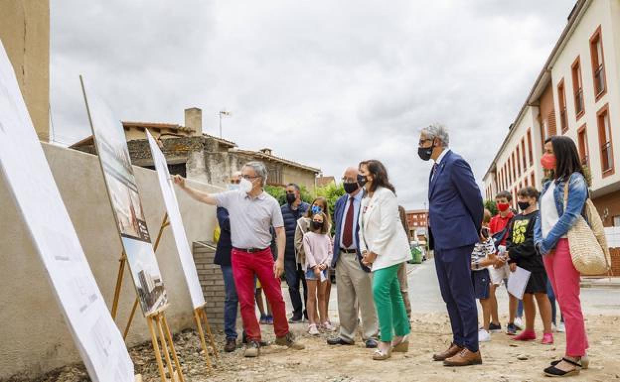 Primera piedra del colegio Casalarreina, una «demanda histórica» del municipio