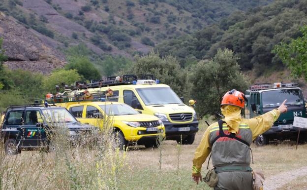 Imagen principal - 300 profesionales afrontarán la temporada de alto riesgo de incendios forestales