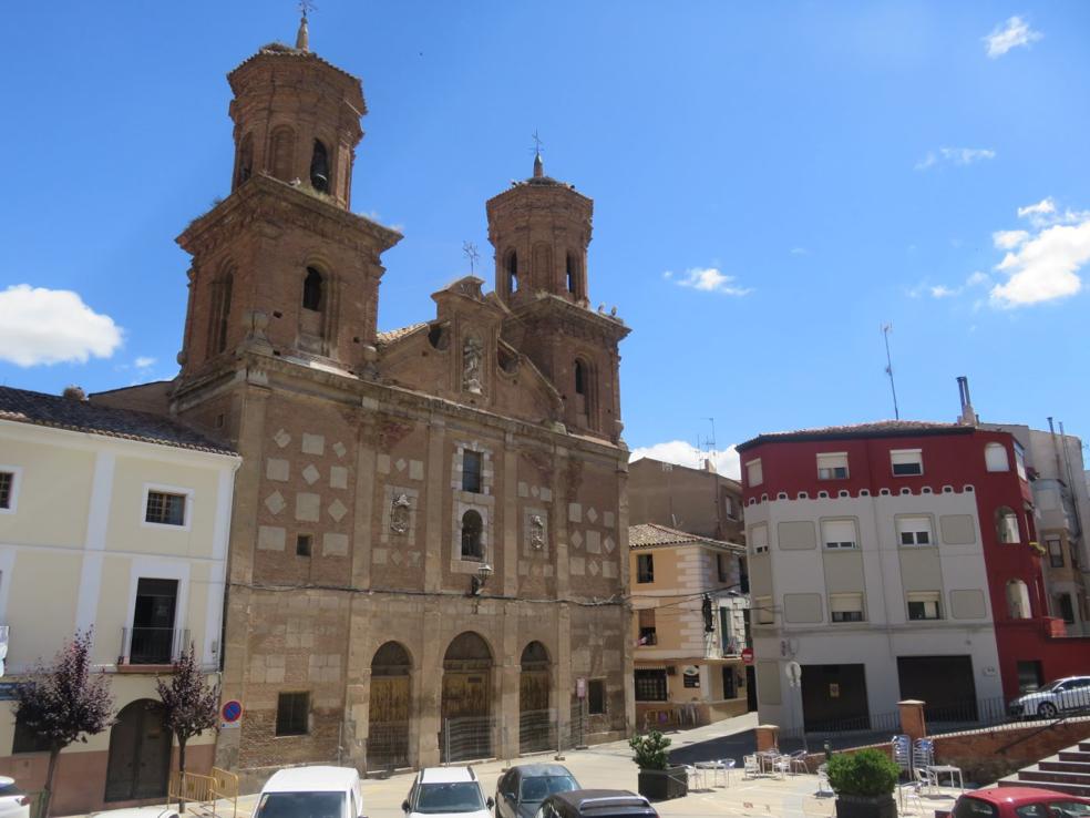 El deterioro estructural del templo obliga a tener acordonado su pórtico desde septiembre de 2019 y desde mayo, su calle lateral. 