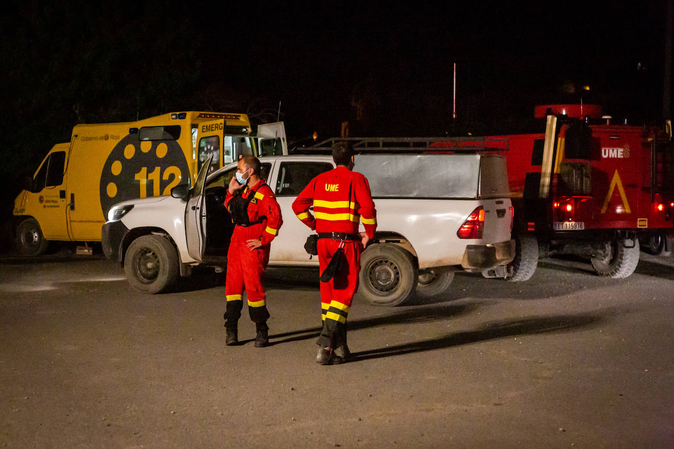 Fotos: Noche de lucha contra el incendio de Yerga