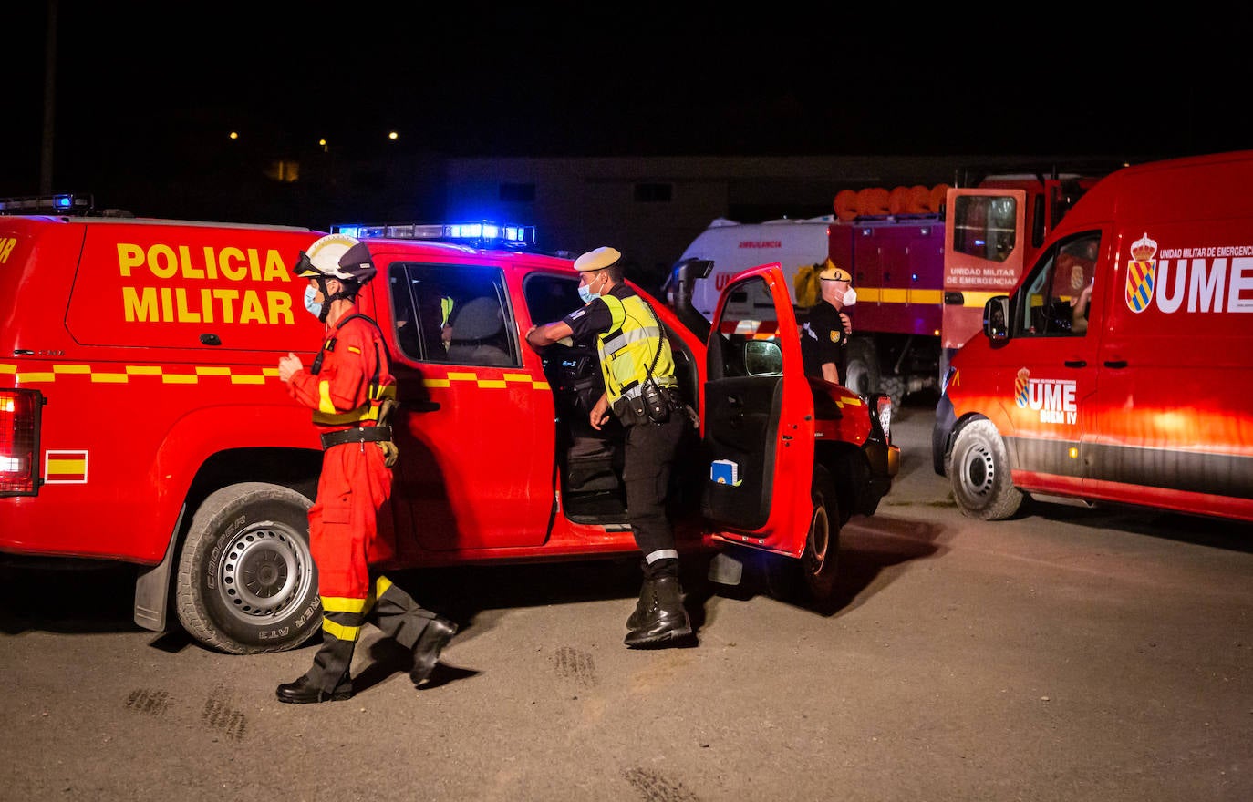 Fotos: Noche de lucha contra el incendio de Yerga