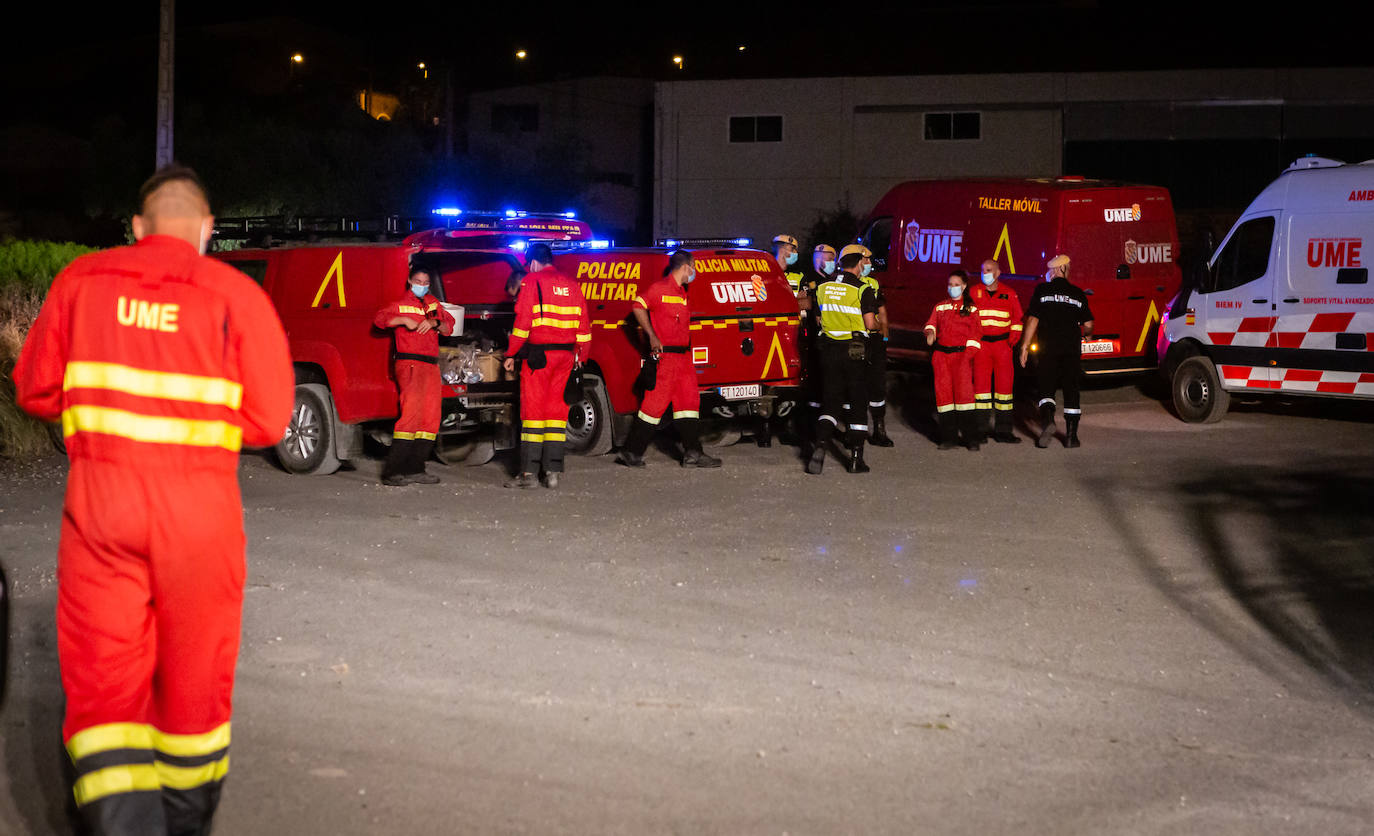 Fotos: Noche de lucha contra el incendio de Yerga