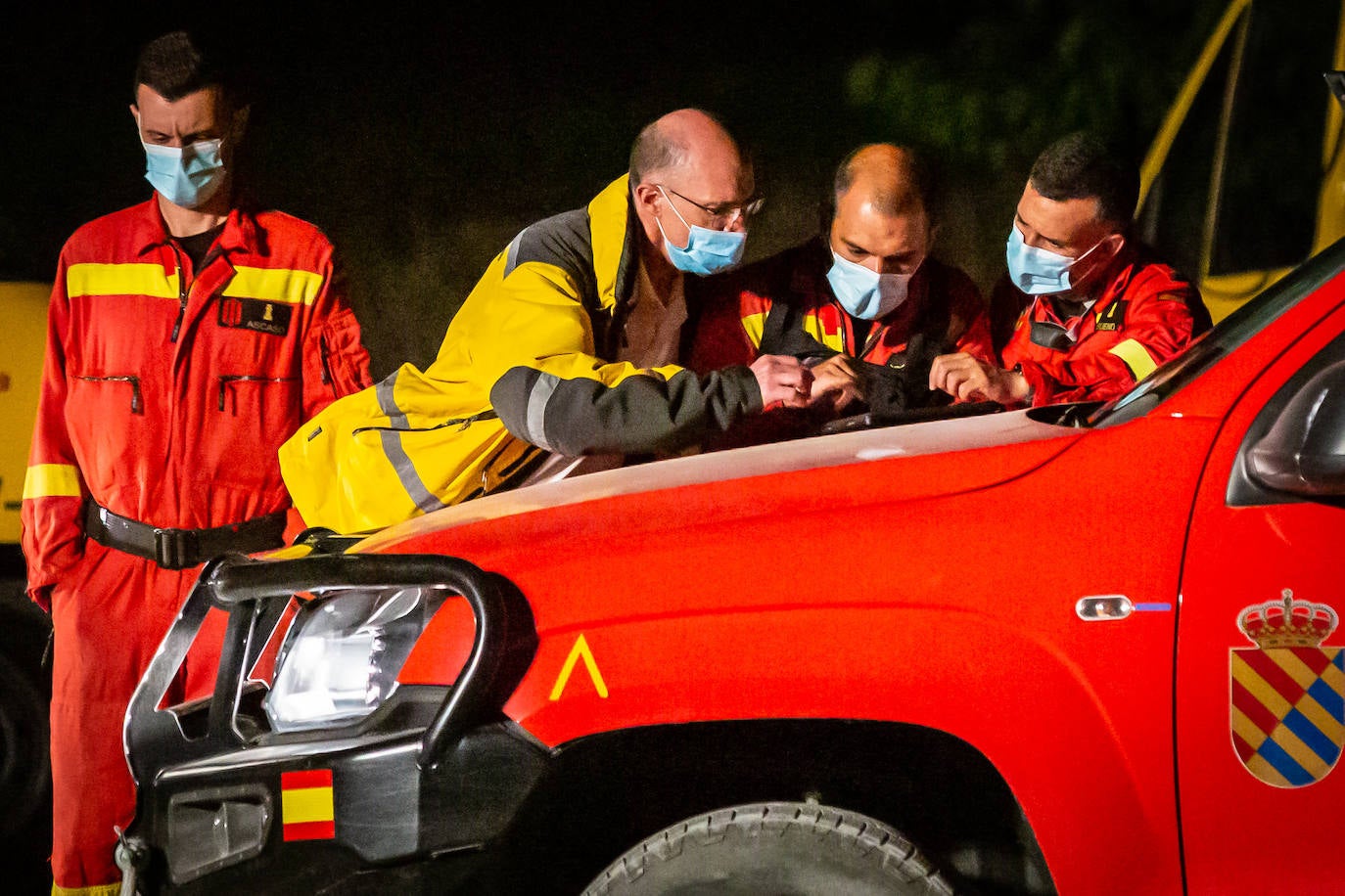 Fotos: Noche de lucha contra el incendio de Yerga