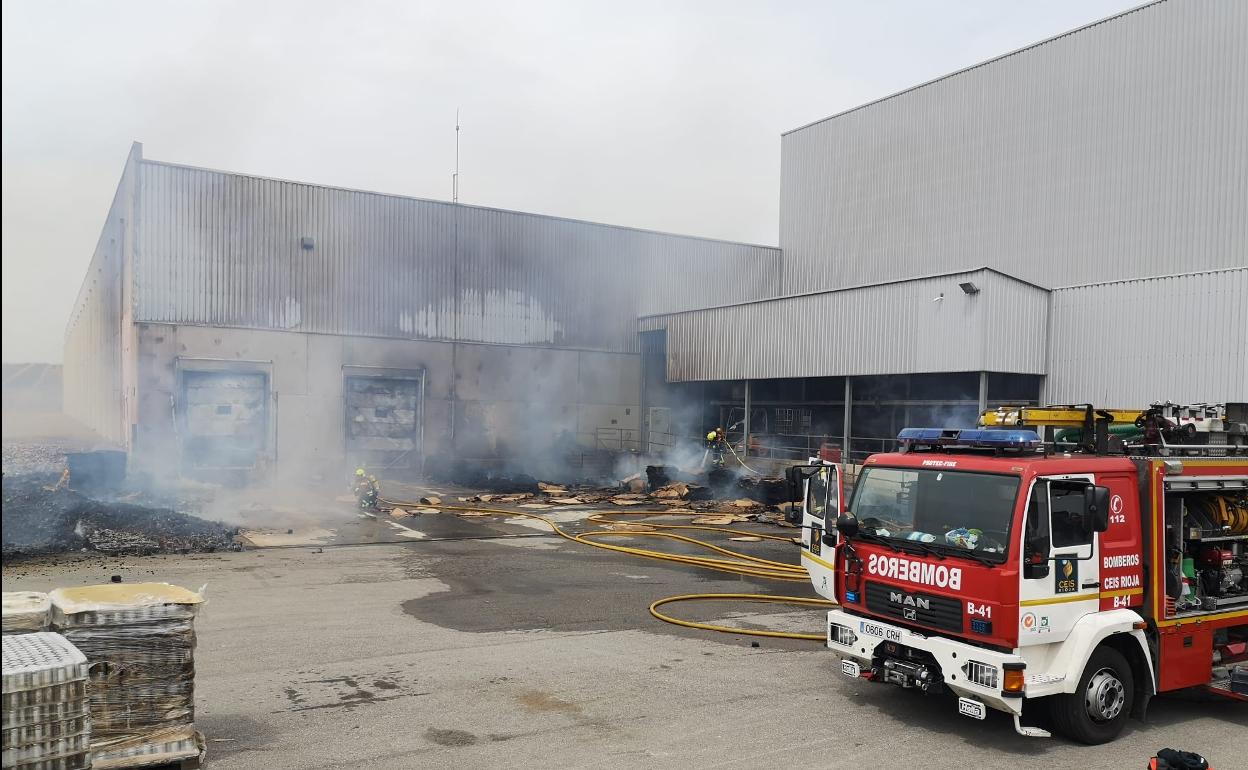 Extinguido un incendio en las inmediaciones de The Real Green Food, entre Alfaro y Rincón de Soto