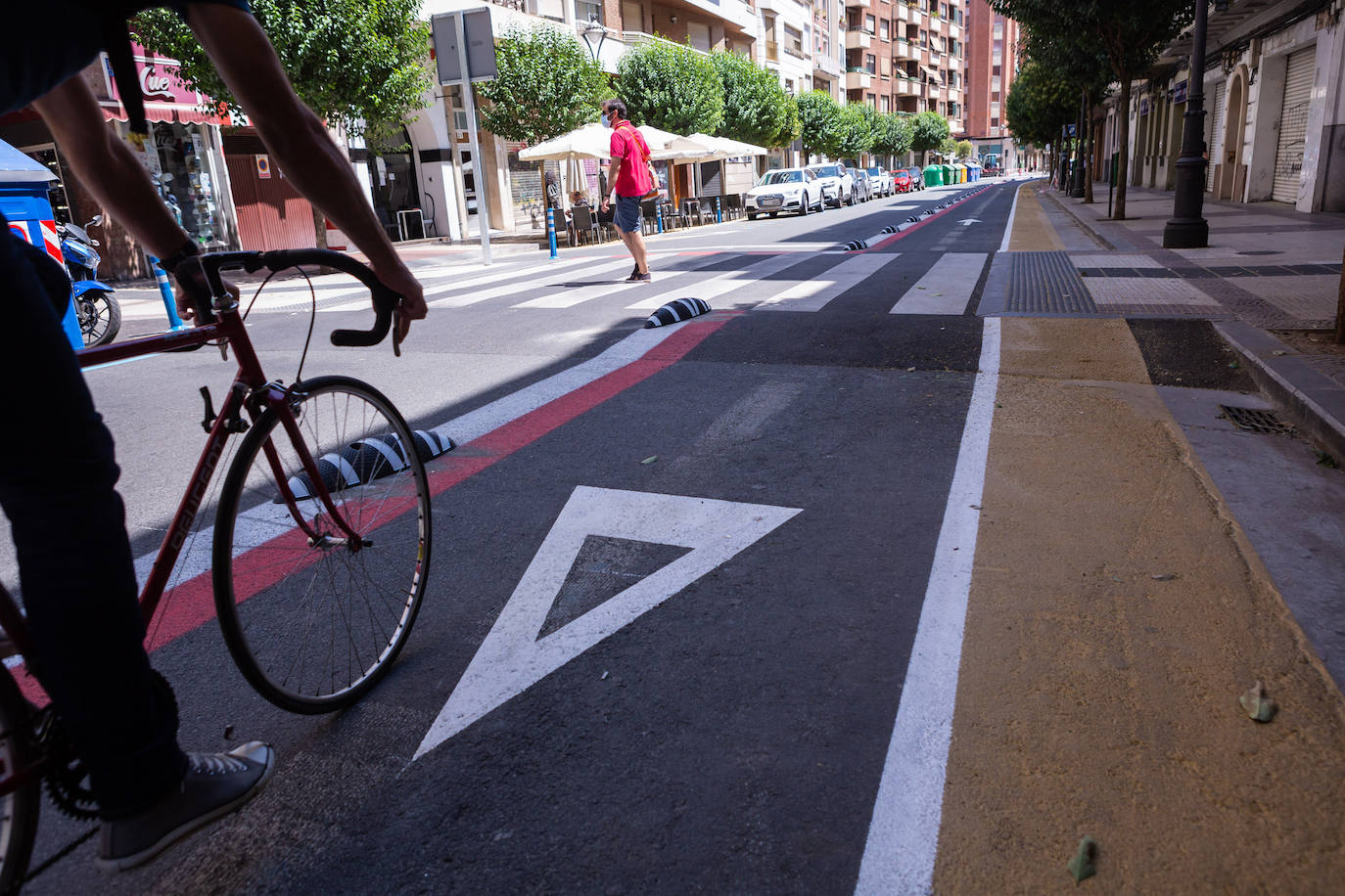 Fotos: Coches, peatones y bicicletas, entre los colores en la calzada de Duquesa de la Victoria