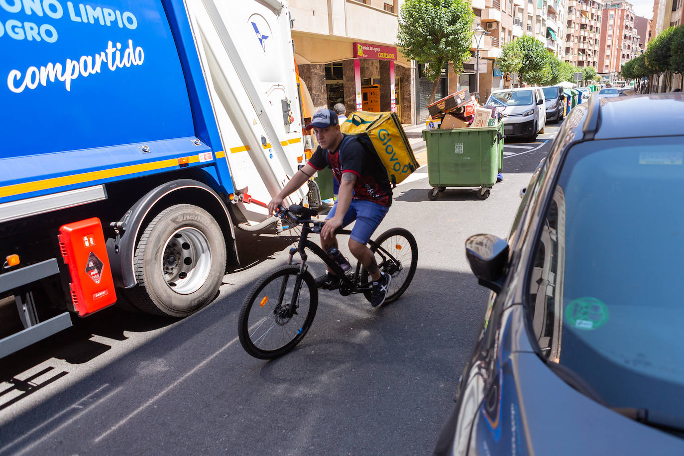 Fotos: Coches, peatones y bicicletas, entre los colores en la calzada de Duquesa de la Victoria