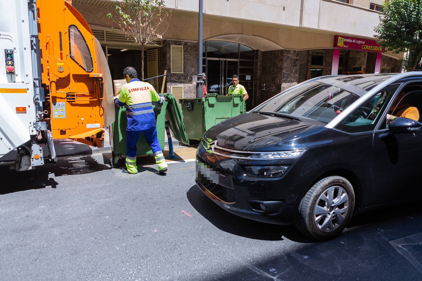 Fotos: Coches, peatones y bicicletas, entre los colores en la calzada de Duquesa de la Victoria