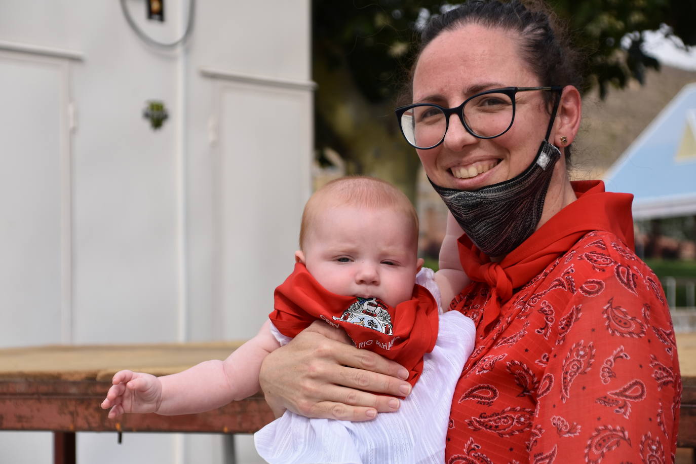 Fotos: Los cerveranos se ponen el pañuelo rojo