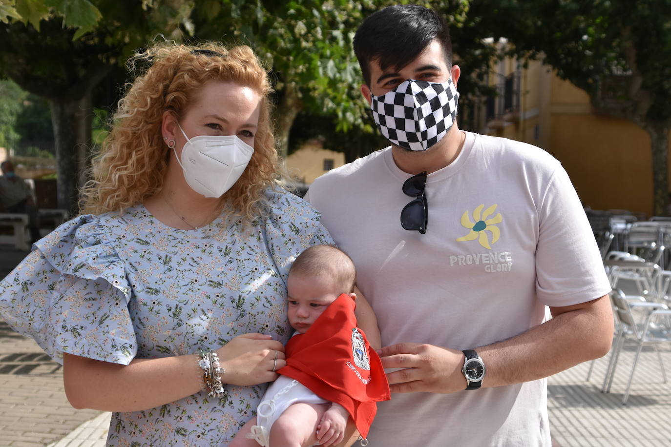 Fotos: Los cerveranos se ponen el pañuelo rojo