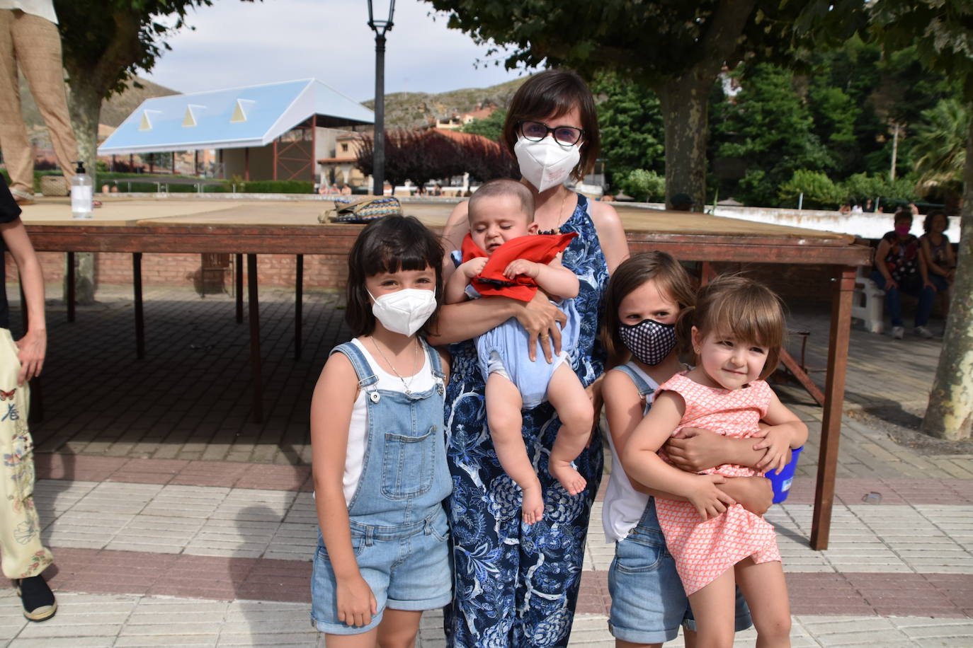 Fotos: Los cerveranos se ponen el pañuelo rojo