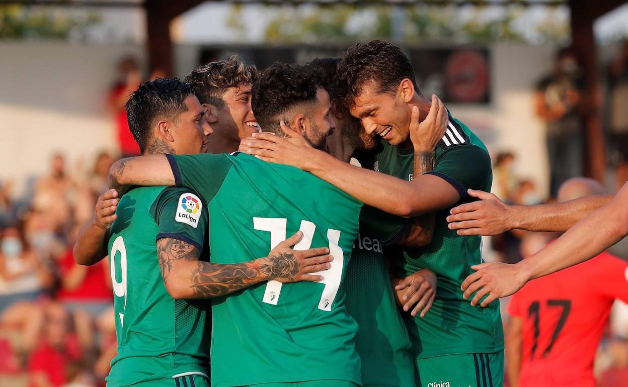 Los jugadores de Osasuna en un partido de esta pretemporada. 