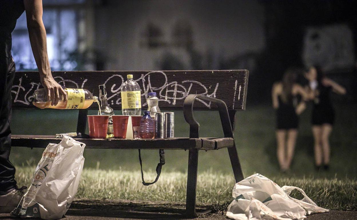 Hermoso de Mendoza, sobre los botellones: «Cerrar espacios sería como poner puertas al campo, se van a otro sitio»