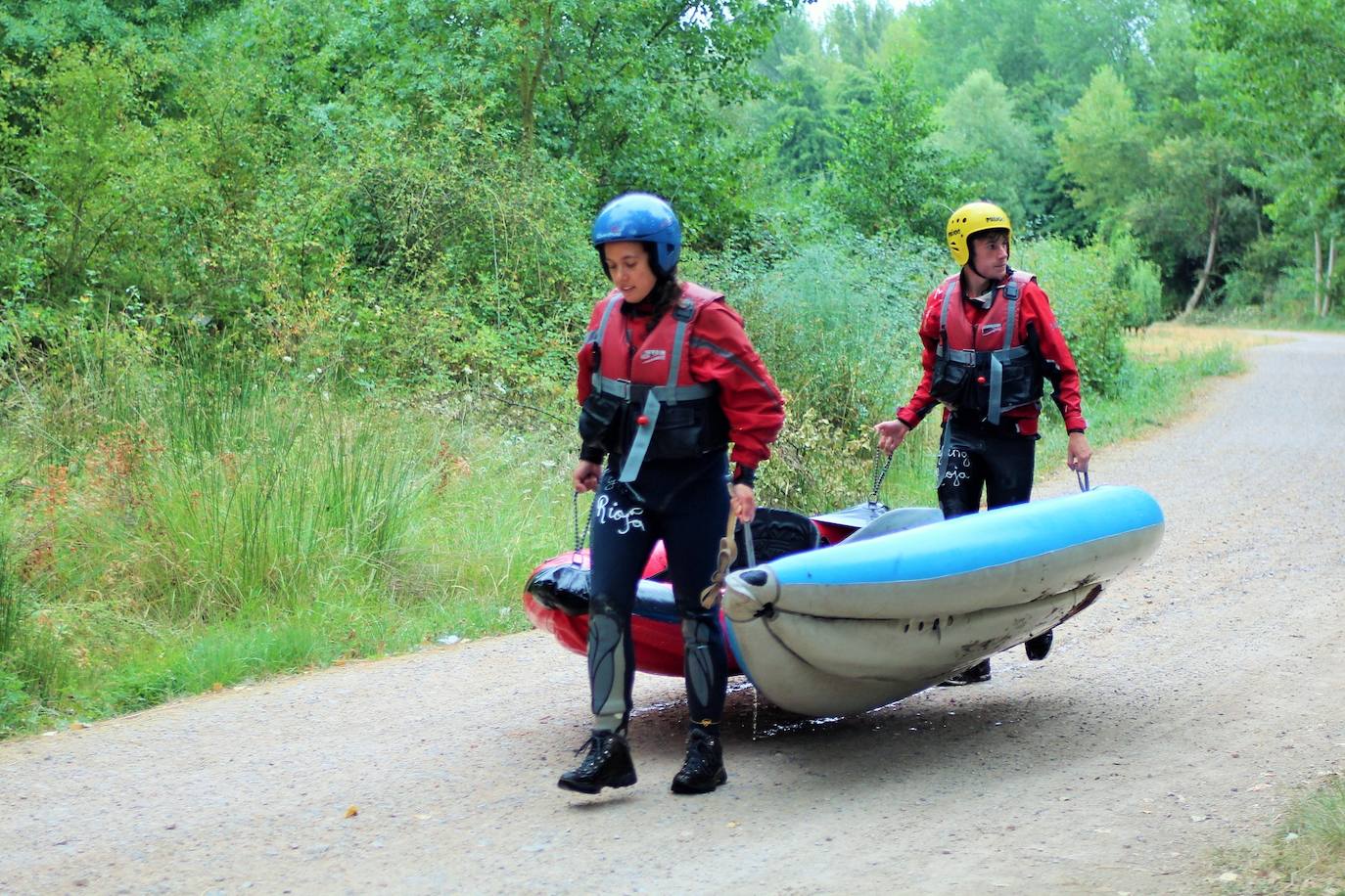 Más de un centenar de personas han participado en el descenso del río. 