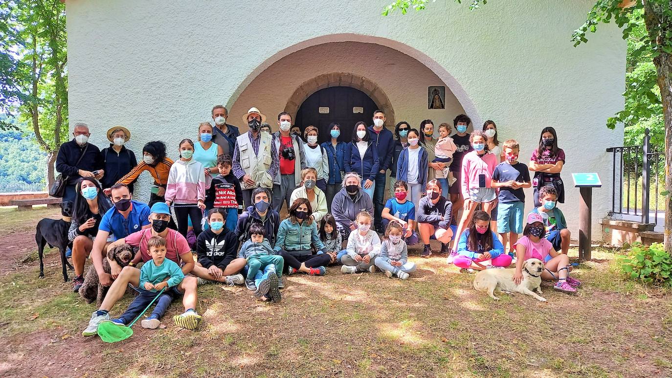 La Asociación Benéfico Cultural de Nieva de Cameros y la Asociación por el Medio Ambiente Rural en La Rioja han celebrado dos jornadas con el título 'Conociendo las mariposas'. Primero se celebró una en la aldea Montemediano, donde se lograron identificar fácilmente diecinueve especies el pasado 18 de julio, y después, el domingo 1 de agosto, se catalogaron una veintena de mariposas en Nieva, algunas tan singulares como la tigre.