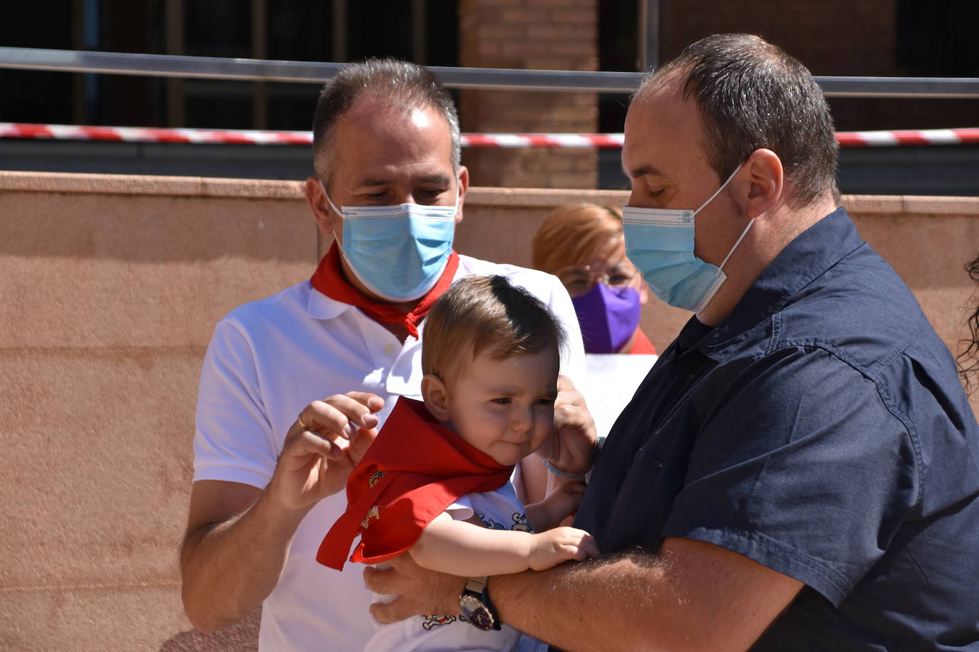 Imposición de pañuelos a los queleños nacidos en el último año.