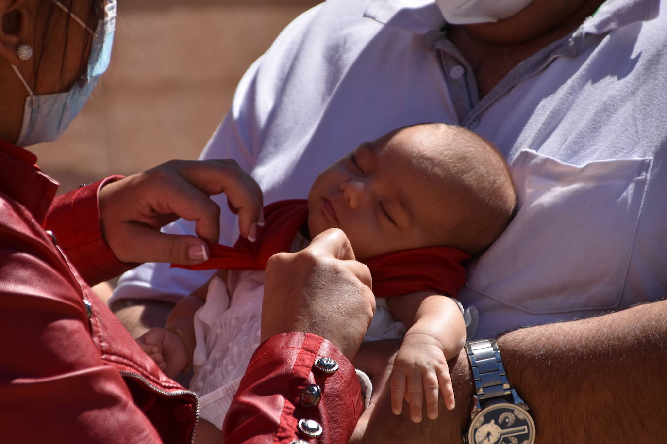 Imposición de pañuelos a los queleños nacidos en el último año.