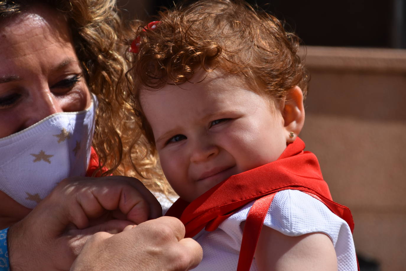 Imposición de pañuelos a los queleños nacidos en el último año.