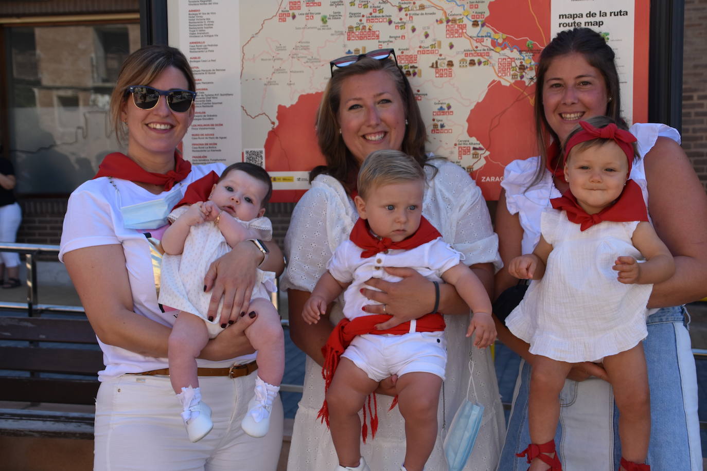 Imposición de pañuelos a los queleños nacidos en el último año.