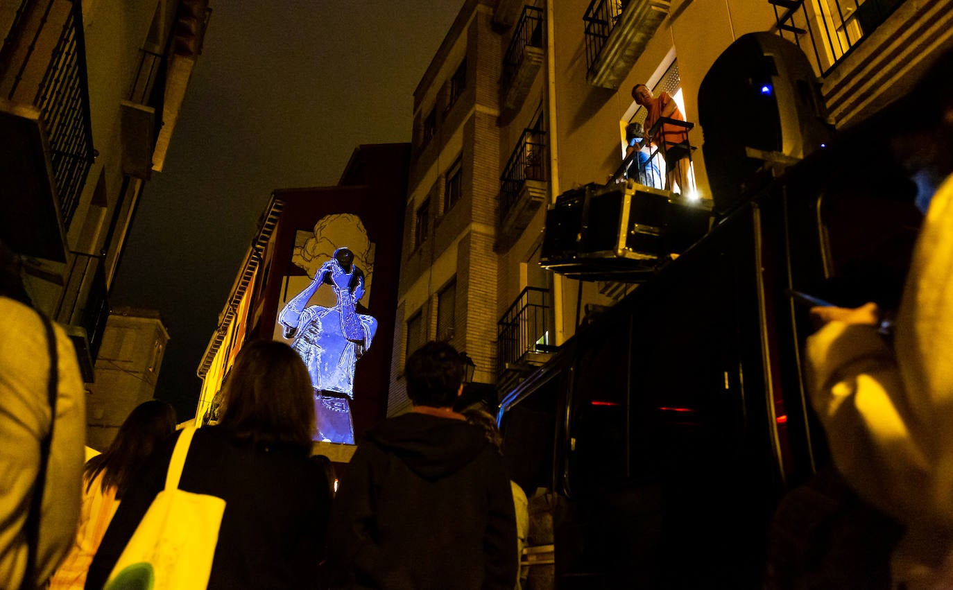 Arranca la ruta guiada de 'videomapping' en Logroño como una iniciativa pionera que ayer reunió a 200 personas. 