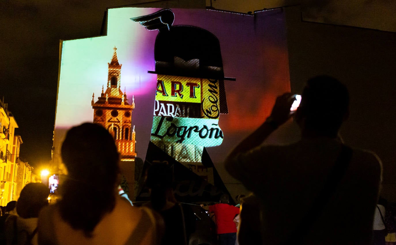 Arranca la ruta guiada de 'videomapping' en Logroño como una iniciativa pionera que ayer reunió a 200 personas. 