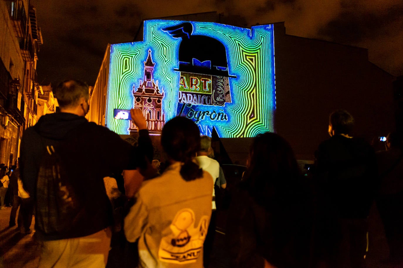 Arranca la ruta guiada de 'videomapping' en Logroño como una iniciativa pionera que ayer reunió a 200 personas. 