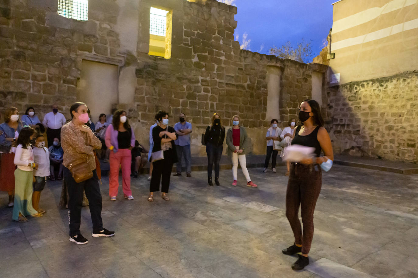 Arranca la ruta guiada de 'videomapping' en Logroño como una iniciativa pionera que ayer reunió a 200 personas. 