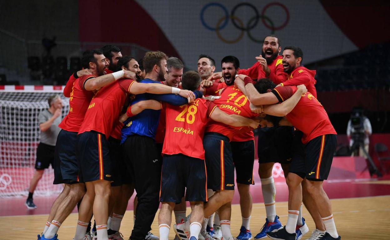 Los Hispanos celebran la conquista de la medalla de bronce. 