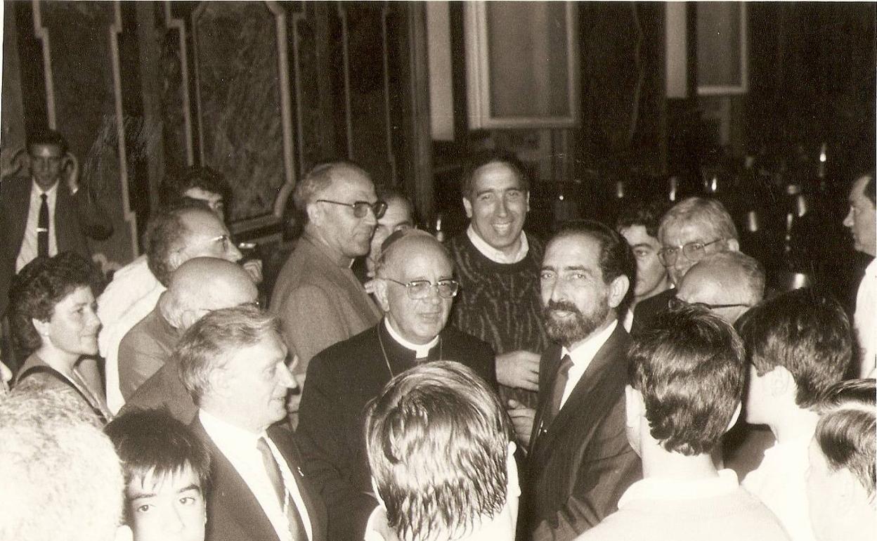 Con el entonces presidente Joaquín Espert, en 1988. 