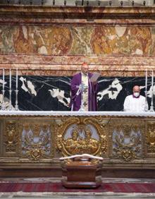 Imagen secundaria 2 - El Vaticano despide al «hombre que amó a la Iglesia con bondad»