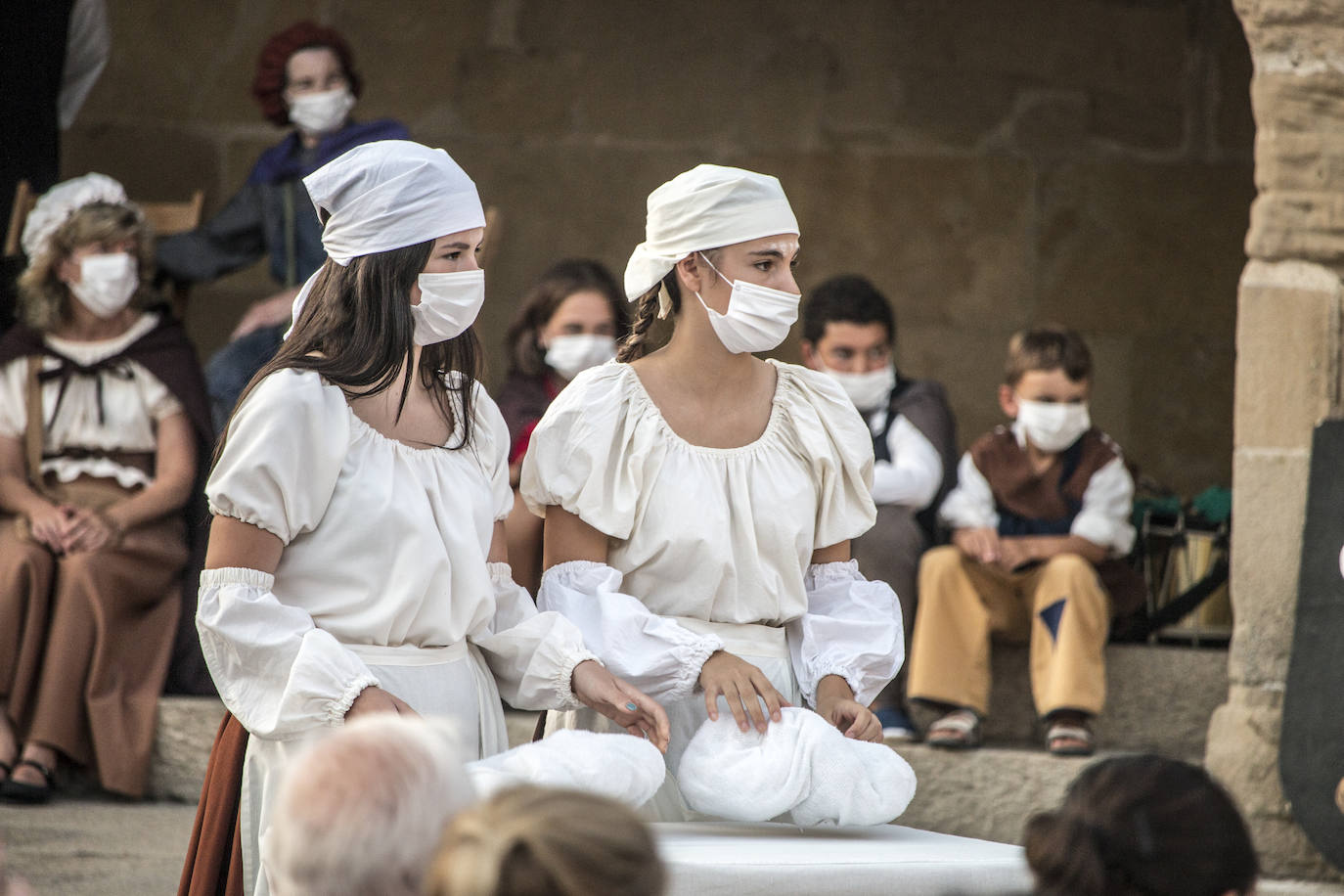 El estreno de la edición 2021, que brinda dos escenas, se saldó con un lleno del aforo, 250 sillas, y muchas personas de pie. 