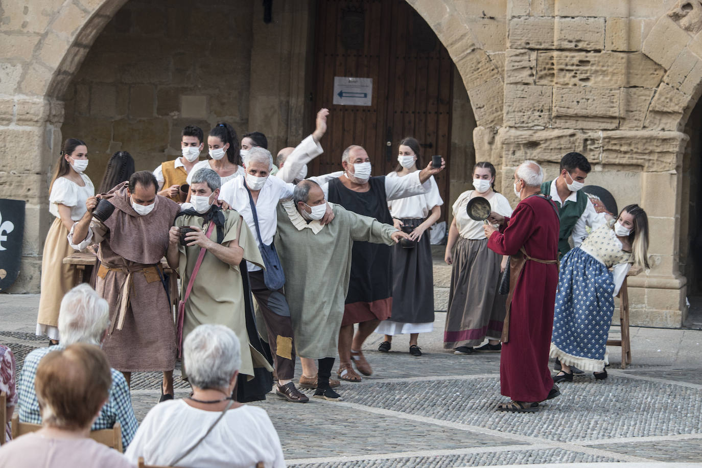 El estreno de la edición 2021, que brinda dos escenas, se saldó con un lleno del aforo, 250 sillas, y muchas personas de pie. 