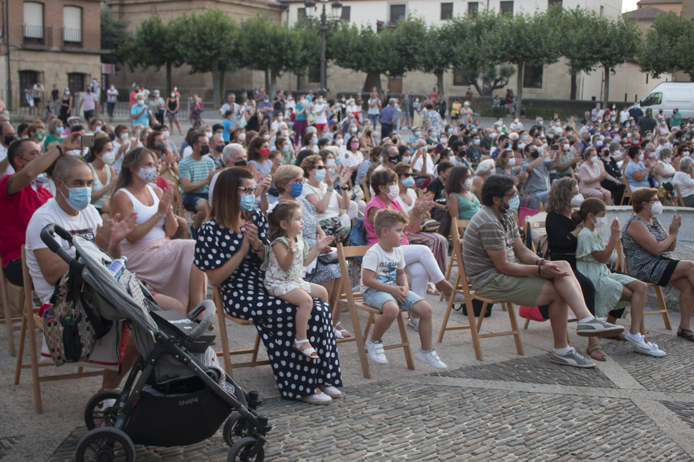 El estreno de la edición 2021, que brinda dos escenas, se saldó con un lleno del aforo, 250 sillas, y muchas personas de pie. 