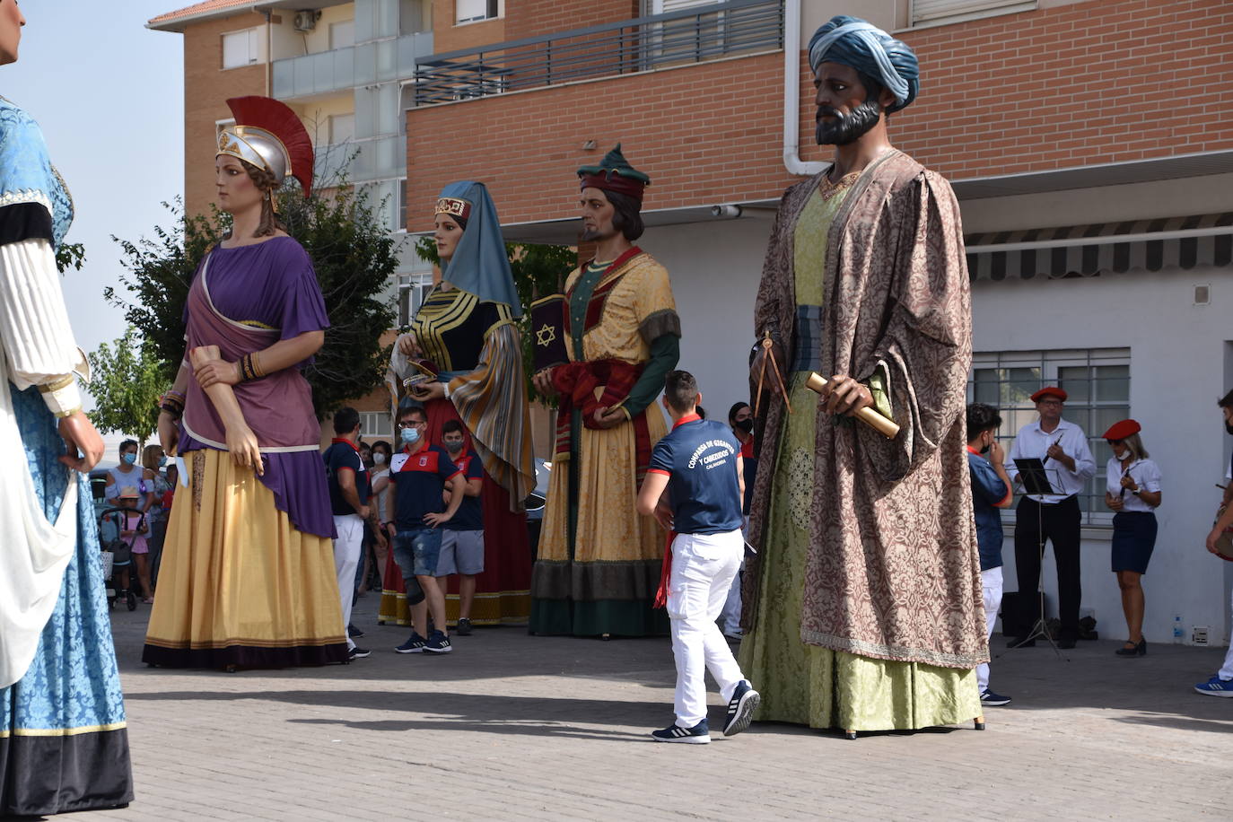 Fotos: Sonidos y color en las calles de Calahorra