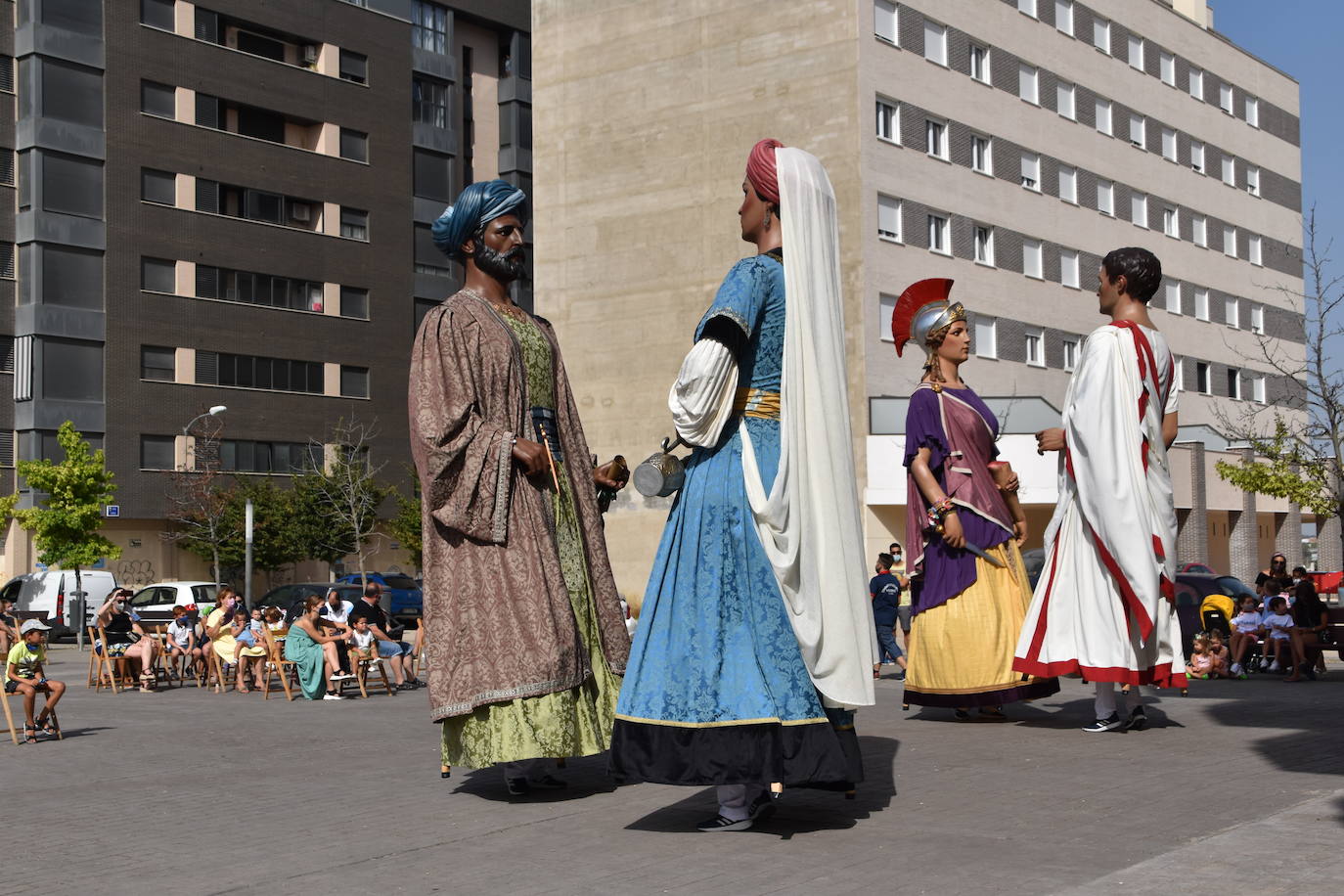 Fotos: Sonidos y color en las calles de Calahorra
