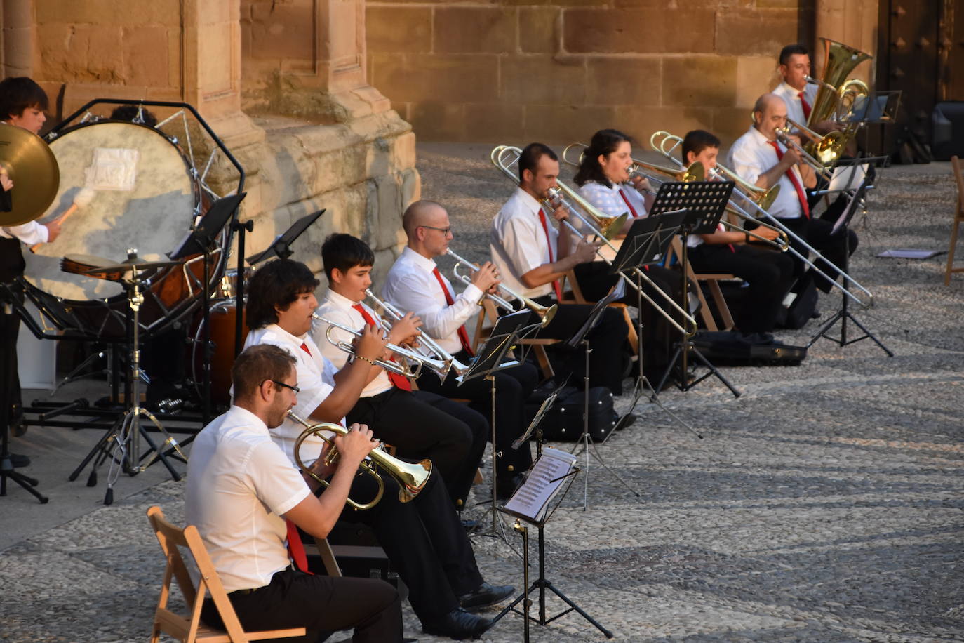 Fotos: Sonidos y color en las calles de Calahorra