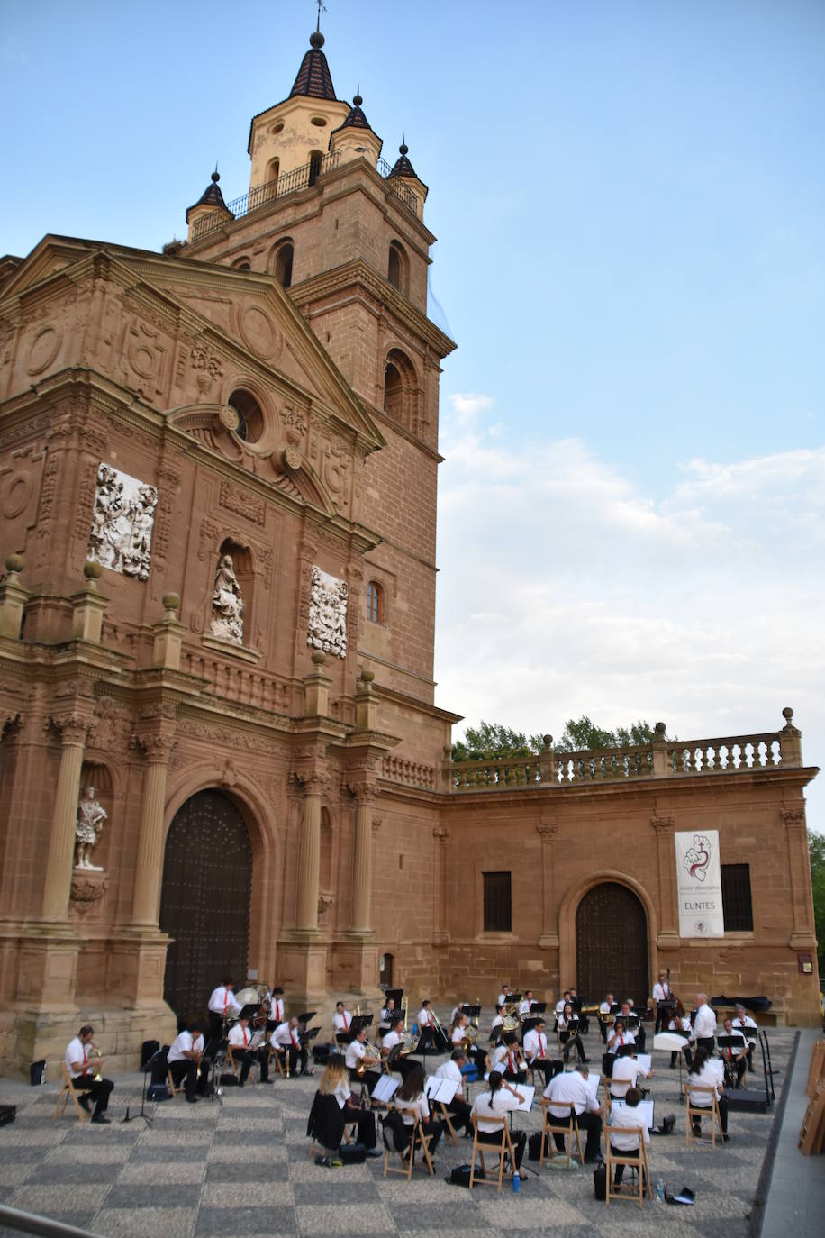 Fotos: Sonidos y color en las calles de Calahorra