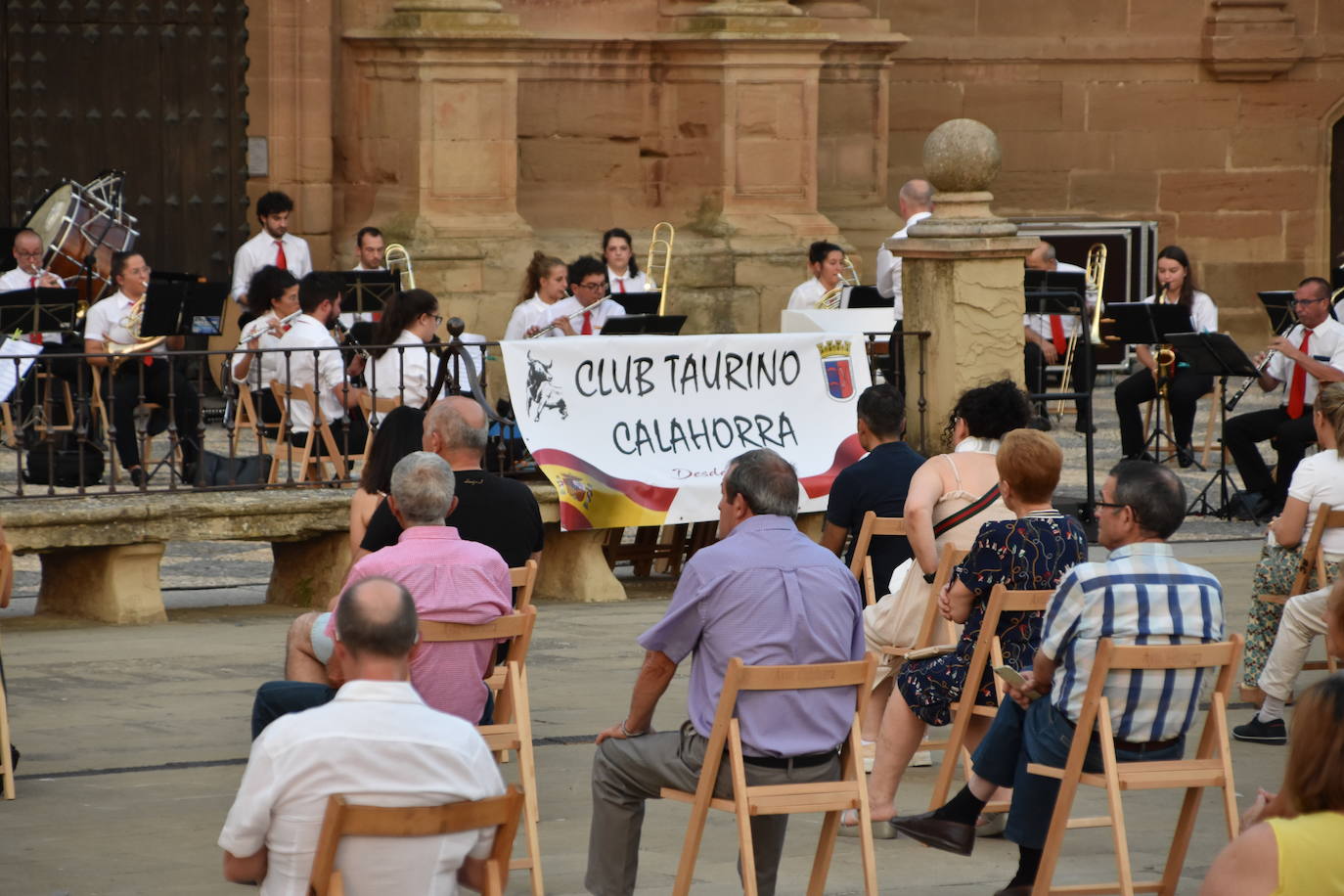 Fotos: Sonidos y color en las calles de Calahorra