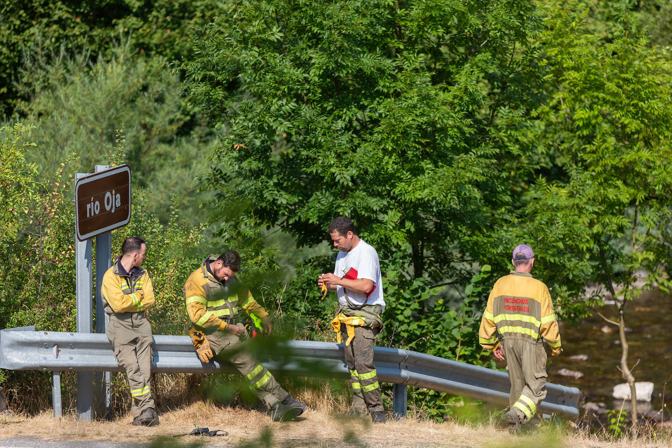 El incendio que se originó el sábado en Ezcaray ha sido declarado extinguido, aunque se mantiene la vigilancia para evitar que se reavive