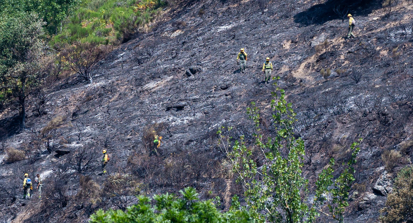 El incendio que se originó el sábado en Ezcaray ha sido declarado extinguido, aunque se mantiene la vigilancia para evitar que se reavive