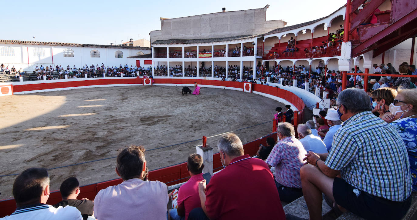 Cid de María cortó una oreja al segundo