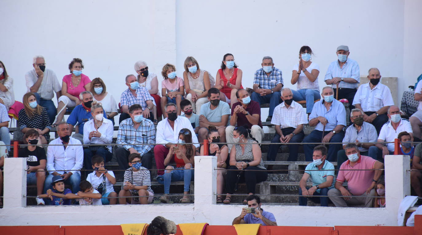 David Gomes y Pablo Donat cortan cada uno una oreja a un encierro de Pincha. 