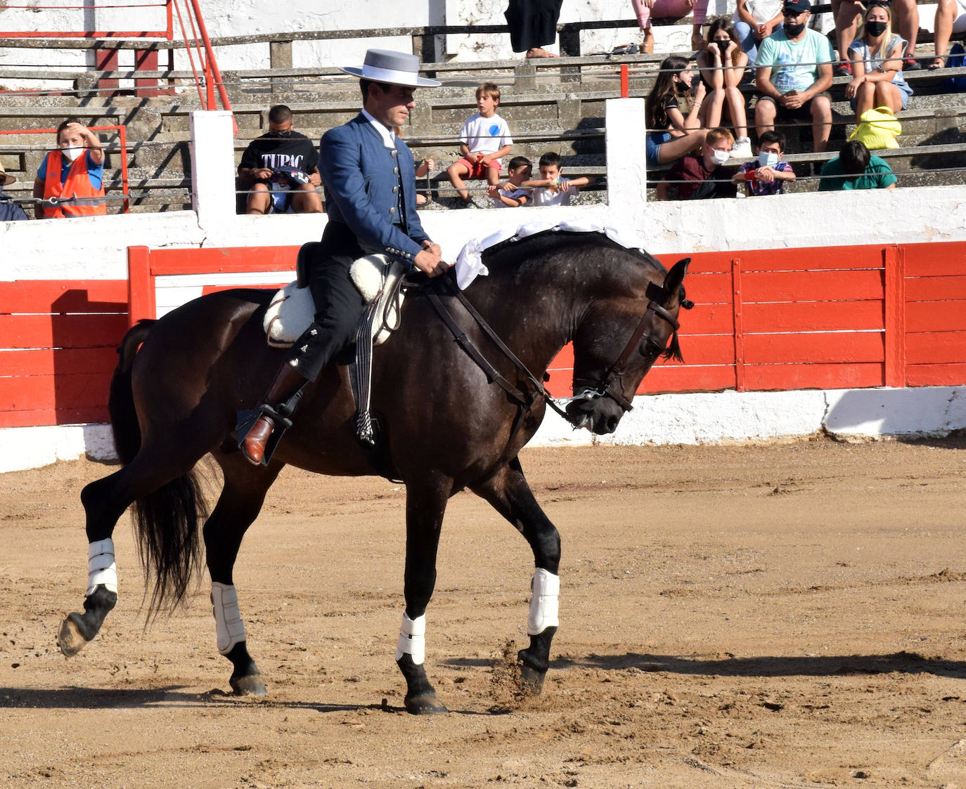 David Gomes y Pablo Donat cortan cada uno una oreja a un encierro de Pincha. 