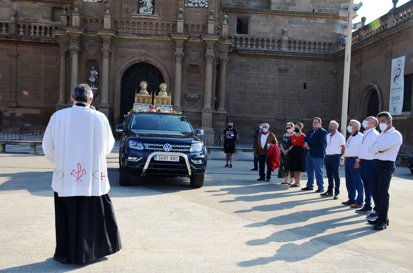 Fotos: Los Santos Mártires procesionan en coche por Calahorra