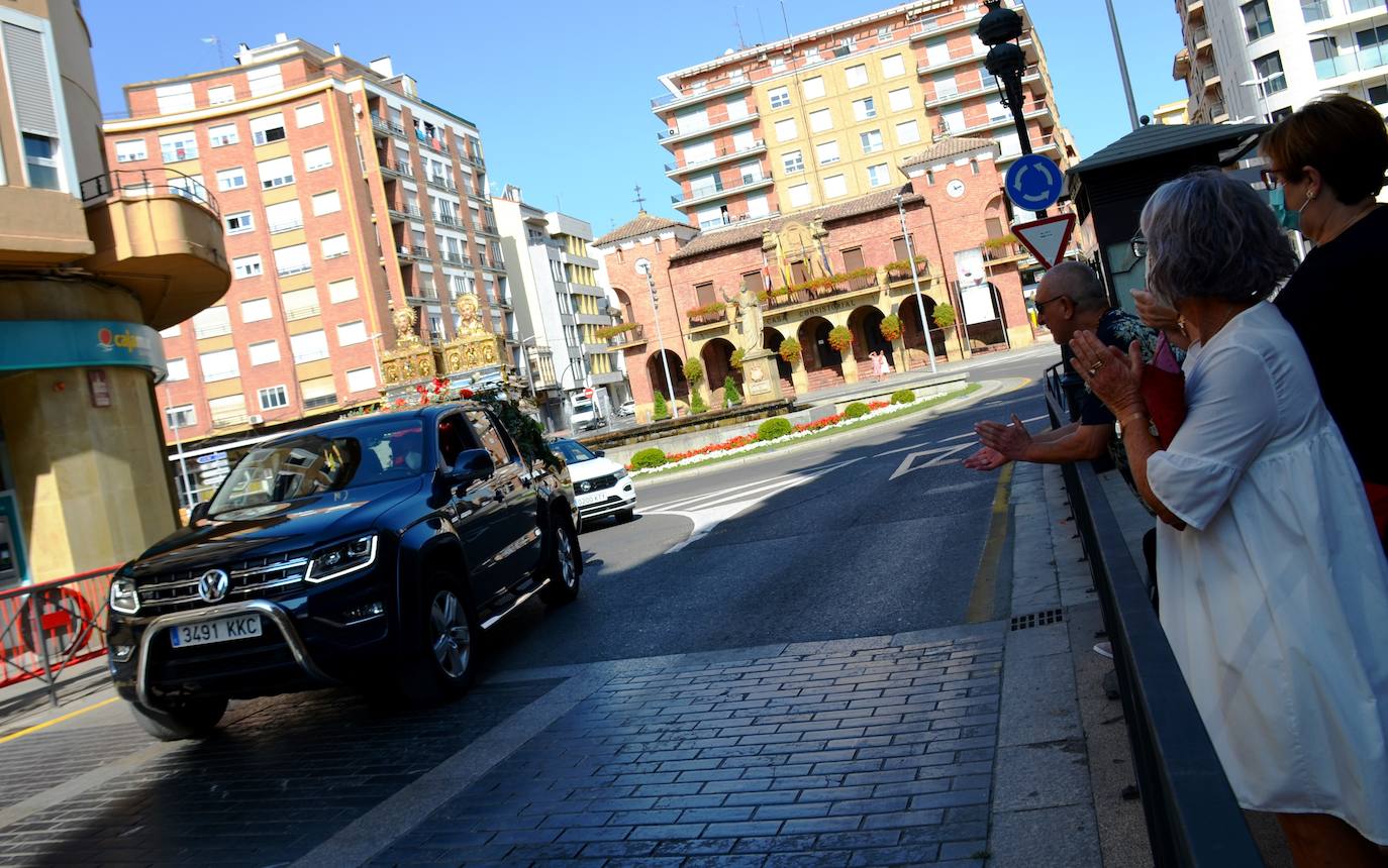 Fotos: Los Santos Mártires procesionan en coche por Calahorra