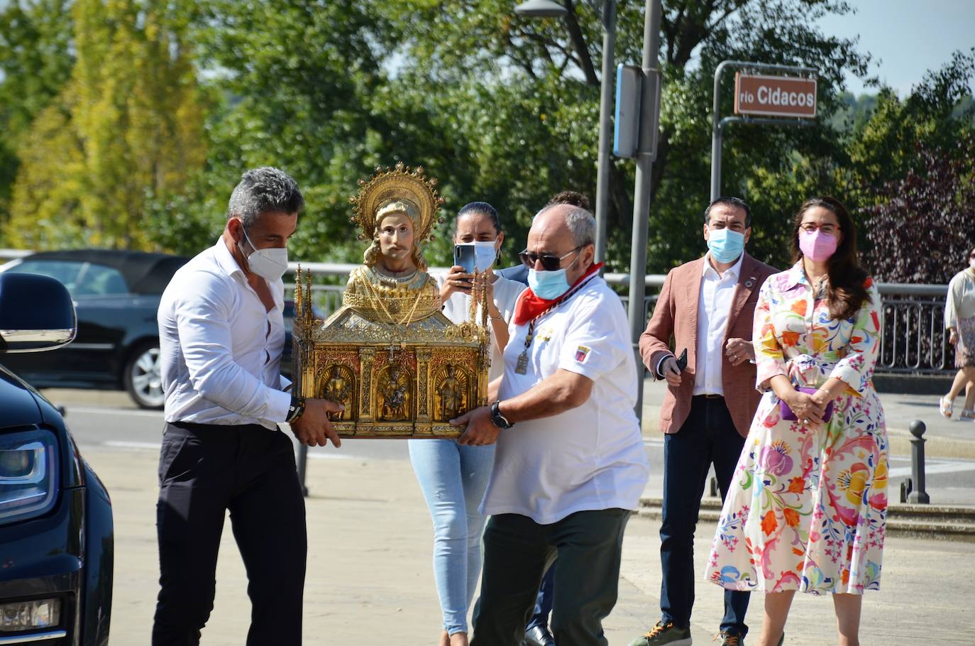 Fotos: Los Santos Mártires procesionan en coche por Calahorra