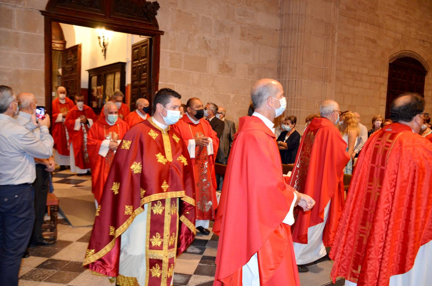 Fotos: Los Santos Mártires procesionan en coche por Calahorra