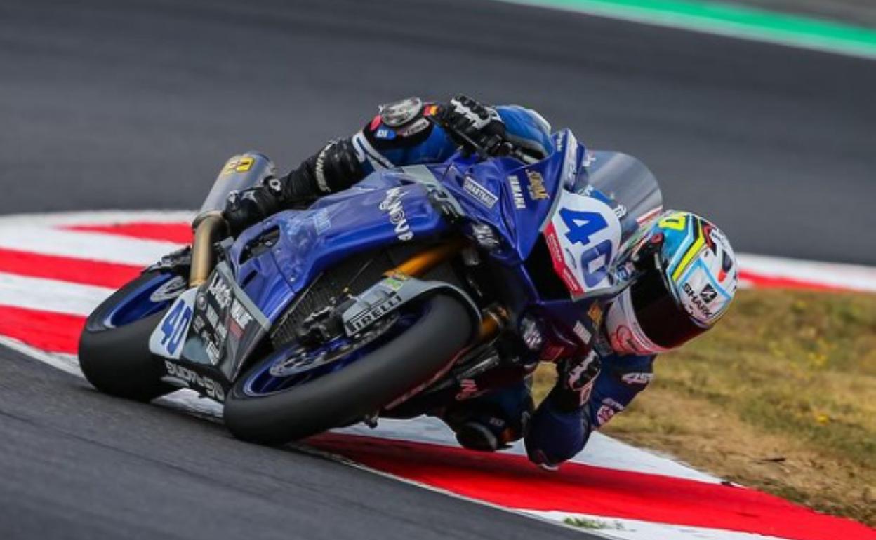 El riojano Unai Orradre, trazando una curva en Magny Cours. 