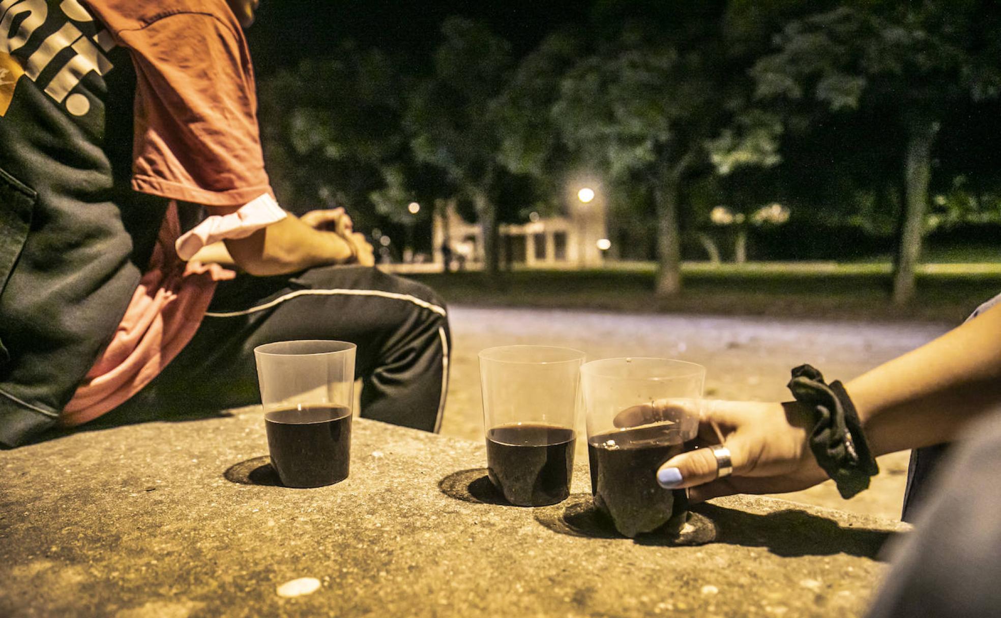 Se apaga el sol, se enciende el botellón